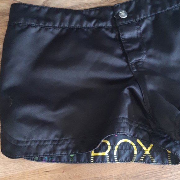 Black Roxy silk reversible shorts size 4 - Picture 8 of 17
